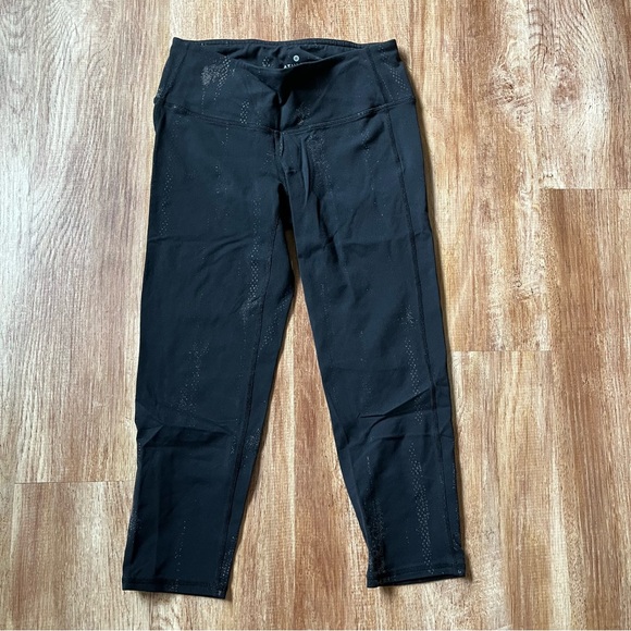 Athleta Pants - Athleta Black Silver Shimmer Snake Skin Pattern Crop Leggings Women's‎ XS